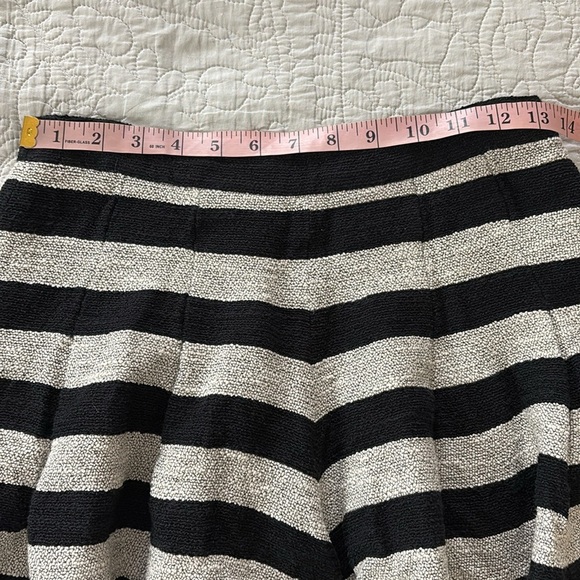 ALICE + OLIVIA Lurex Tweed Back Zip Pleated Short Black Silver Stripe - Picture 12 of 15